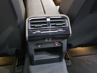 2025 BMW 5 SERIES 缩略图 31