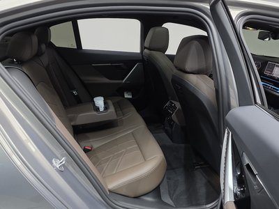 2025 BMW 5 SERIES 缩略图 18