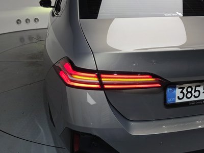 2025 BMW 5 SERIES — фото 10
