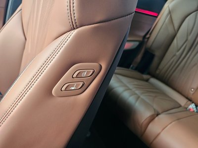 2025 Genesis GV70 — миниатюра 17