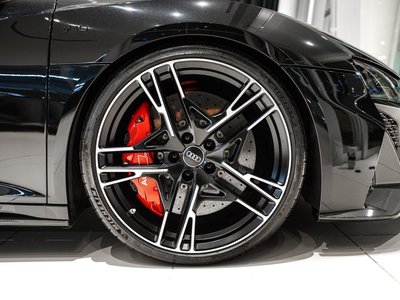AUDI R8 - 8
