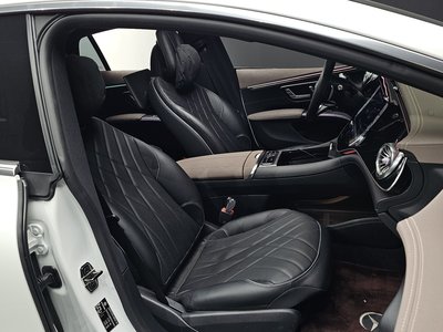 MERCEDES-BENZ EQS - 10