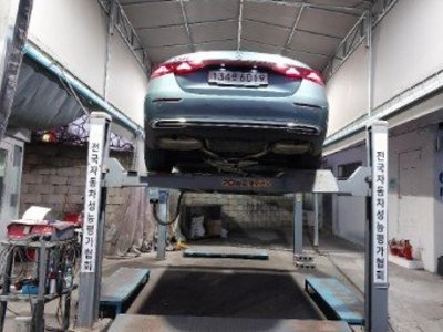 MERCEDES-BENZ E-CLASS - 2