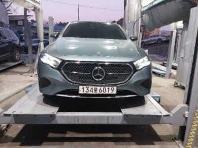 MERCEDES-BENZ E-CLASS - 1