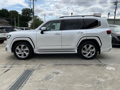 TOYOTA LAND CRUISER 300 - 8