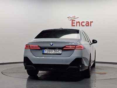 صورة 4 لـ 2024 BMW 5 SERIES