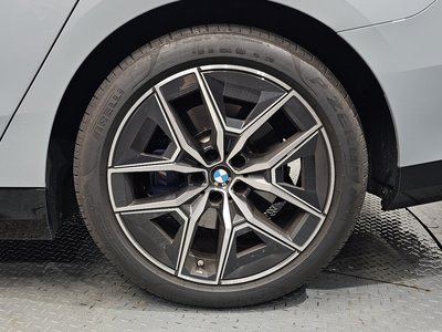 صورة 9 لـ 2024 BMW 5 SERIES
