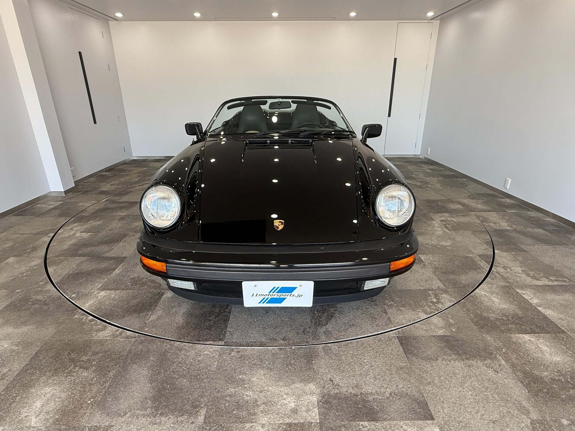 PORSCHE 911 - View 1