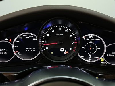 PORSCHE PANAMERA - 8