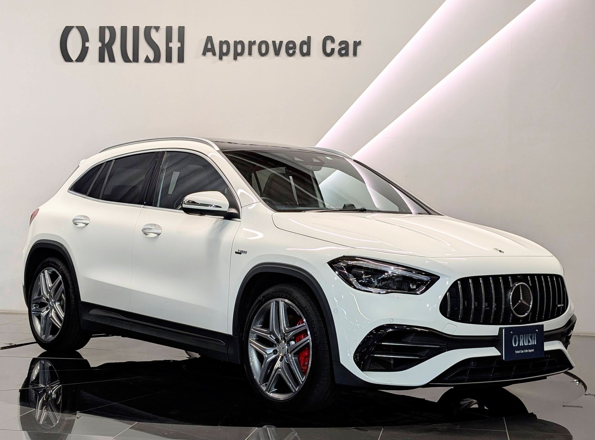 MERCEDES-BENZ GLA AMG - View 1