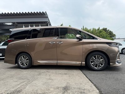 2026 TOYOTA ALPHARD photo 8