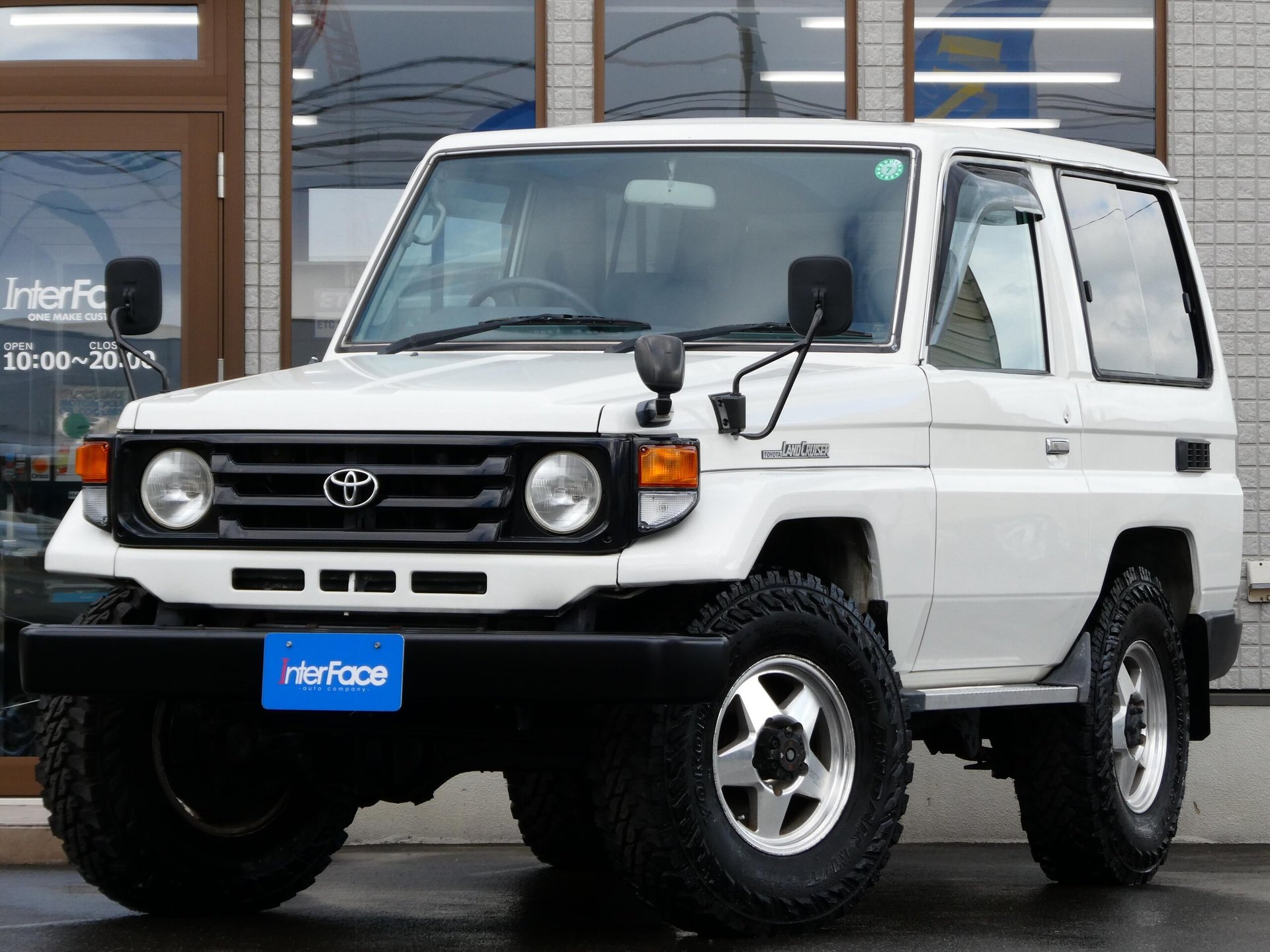 TOYOTA LAND CRUISER 70 - View 1