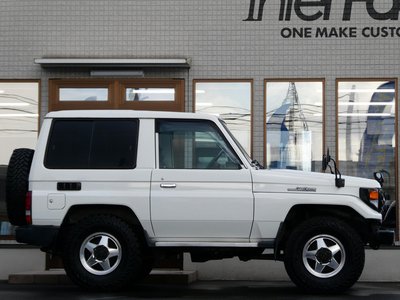 TOYOTA LAND CRUISER 70 - 8