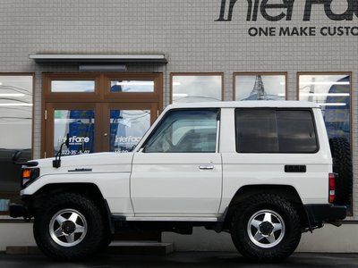 TOYOTA LAND CRUISER 70 - 9