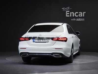 MERCEDES-BENZ E-CLASS - 3