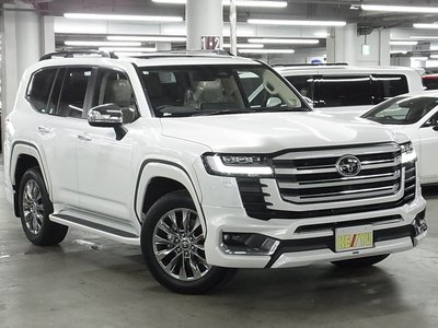 صورة 8 لـ 2025 Toyota LAND CRUISER 300