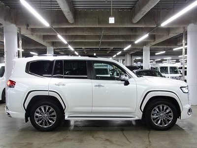 صورة مصغرة 12 لـ 2025 Toyota LAND CRUISER 300