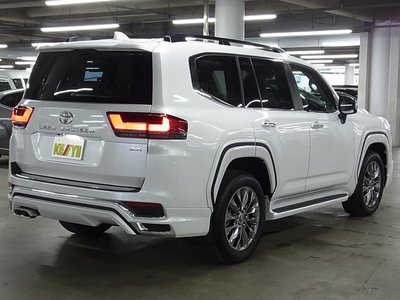 صورة 6 لـ 2025 Toyota LAND CRUISER 300