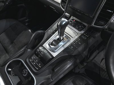 2016 Porsche CAYENNE thumbnail 13