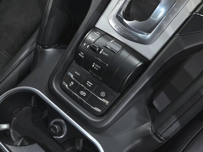 2016 Porsche CAYENNE thumbnail 22