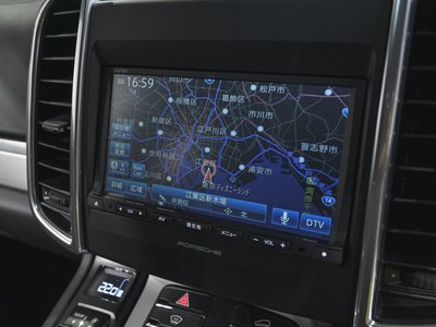 2016 Porsche CAYENNE thumbnail 12