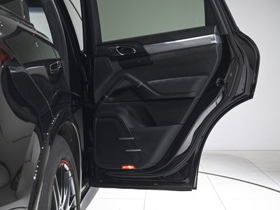 2016 Porsche CAYENNE thumbnail 30