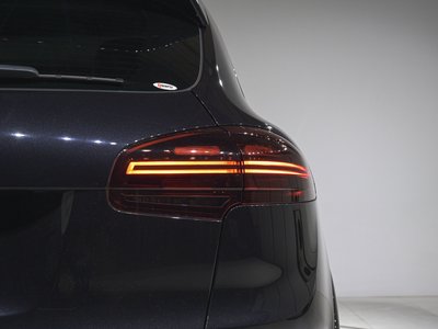 2016 Porsche CAYENNE thumbnail 19