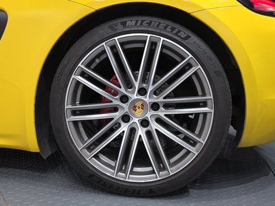 صورة 8 لـ 2018 Porsche 718