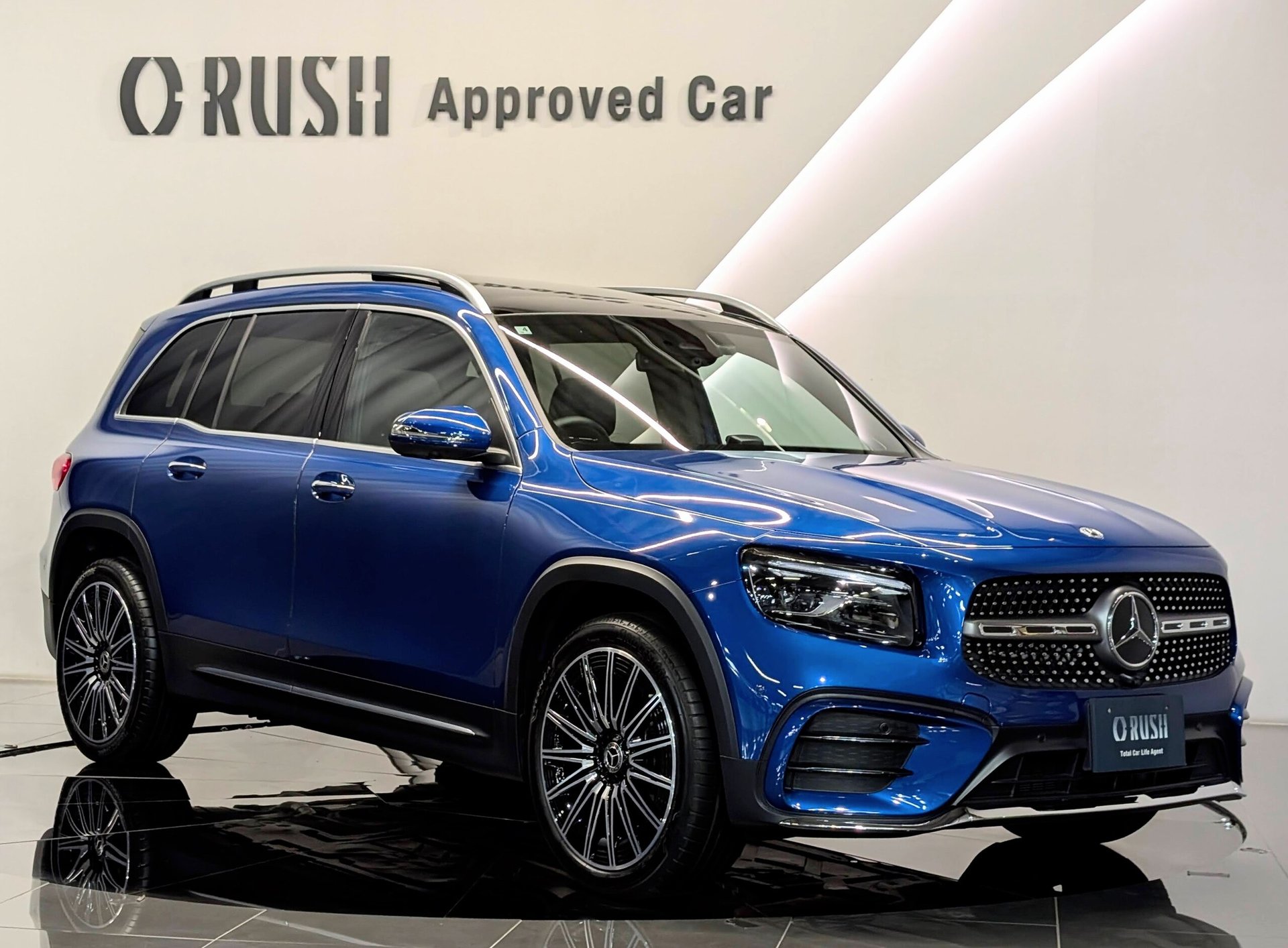 MERCEDES-BENZ GLB - View 1