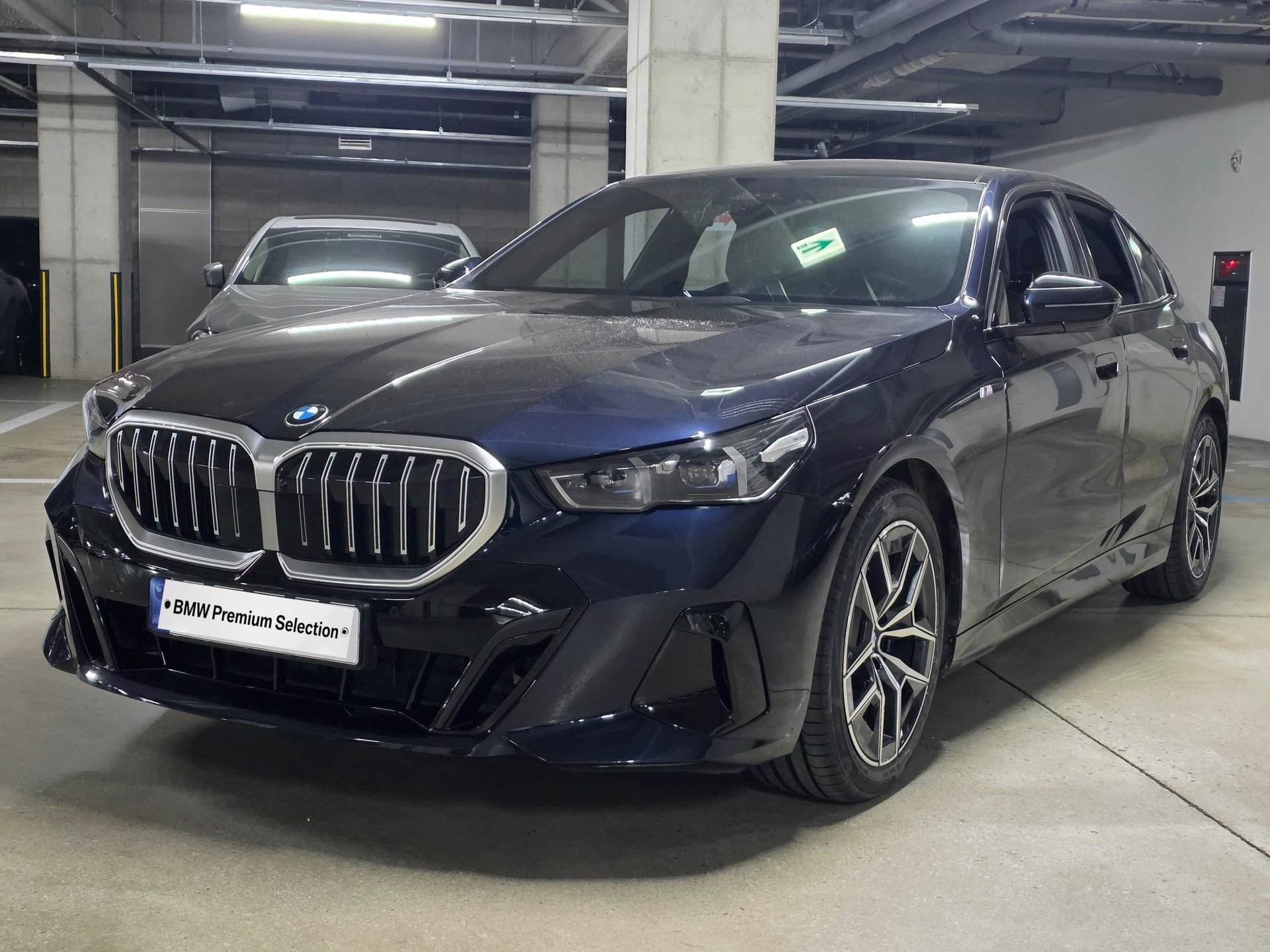 BMW 5 SERIES - View 1