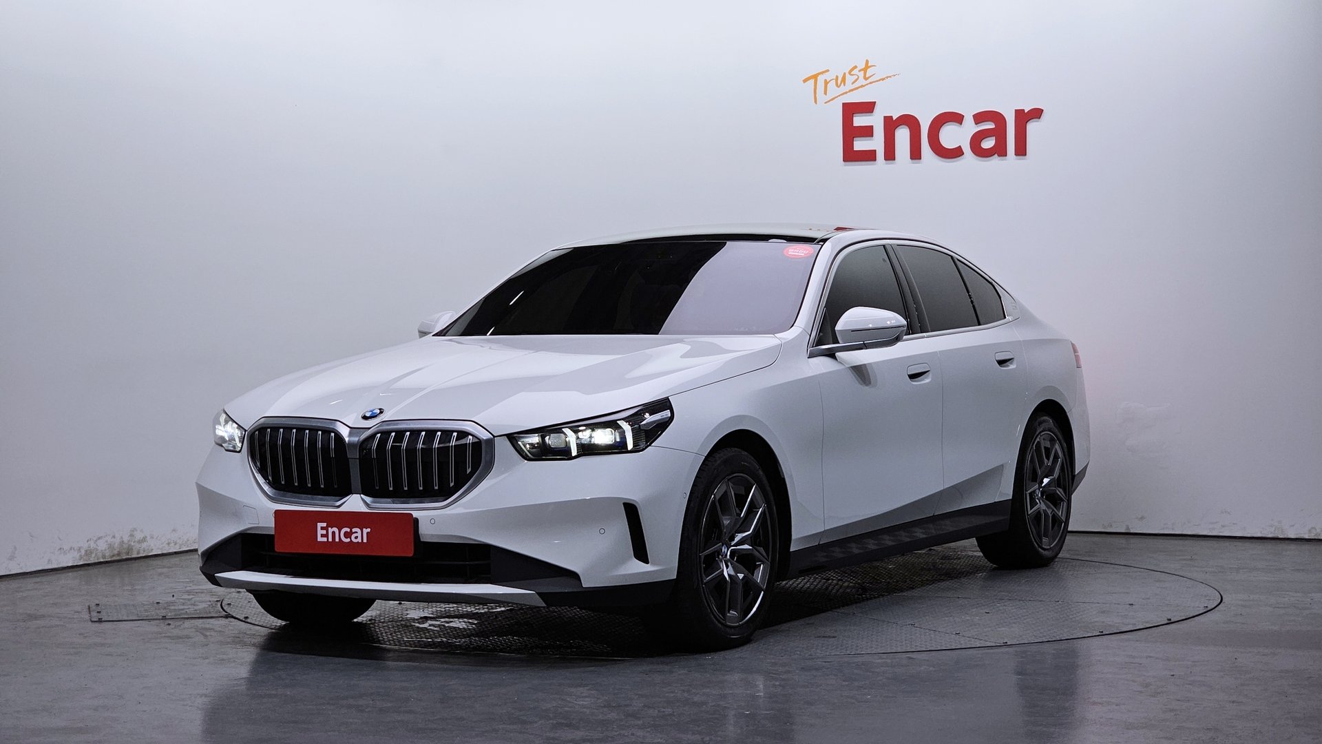 BMW 5 SERIES - View 1