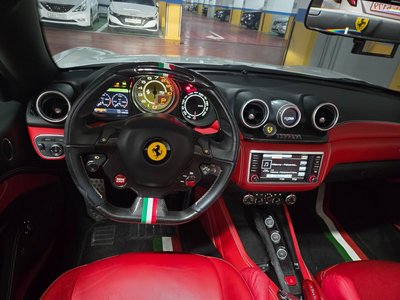 FERRARI CALIFORNIA - 9