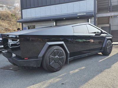 TESLA CYBERTRUCK - 3