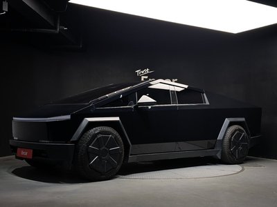 TESLA CYBERTRUCK - 1