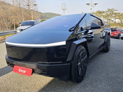 TESLA CYBERTRUCK - 2