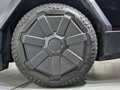 TESLA CYBERTRUCK - 6