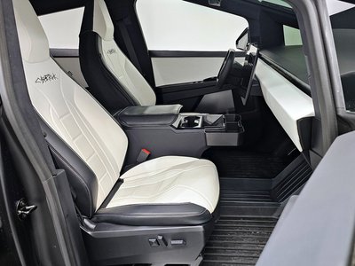 TESLA CYBERTRUCK - 10