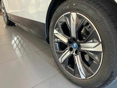 2025 BMW IX 缩略图 18