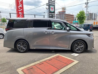 2026 Toyota VELLFIRE photo 9