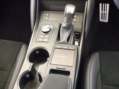 صورة مصغرة 17 لـ 2023 Lexus IS