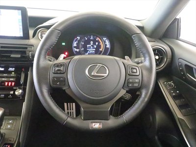 صورة مصغرة 18 لـ 2023 Lexus IS