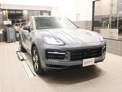 2025 Porsche CAYENNE photo 3