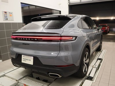 2025 Porsche CAYENNE photo 4