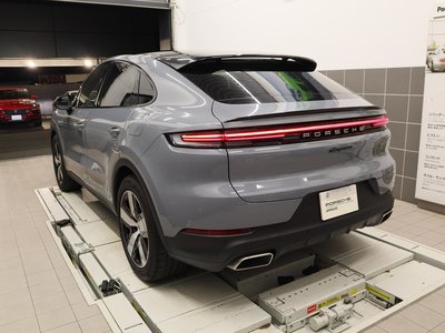 2025 Porsche CAYENNE photo 6