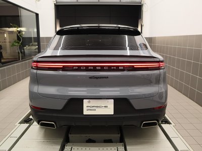 2025 Porsche CAYENNE photo 5