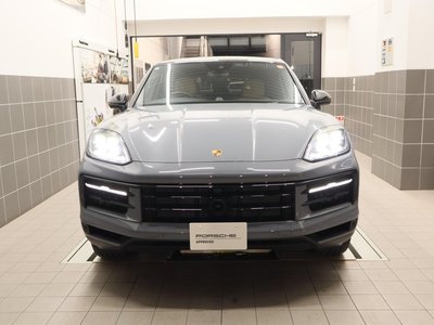 2025 Porsche CAYENNE photo 2