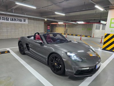 PORSCHE 718 BOXSTER - 5