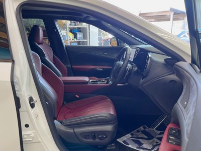 صورة 8 لـ 2023 Lexus RX