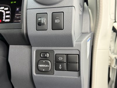 TOYOTA LAND CRUISER 70 - 9