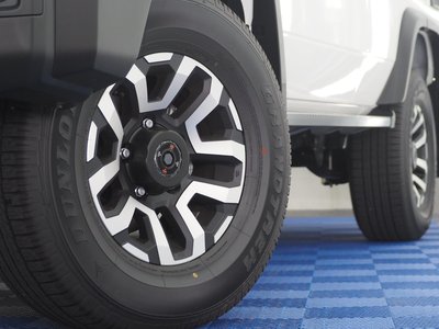 TOYOTA LAND CRUISER 70 - 10